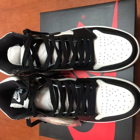 Nike Jordan 1 Retro High Dark Mocha Size 9
